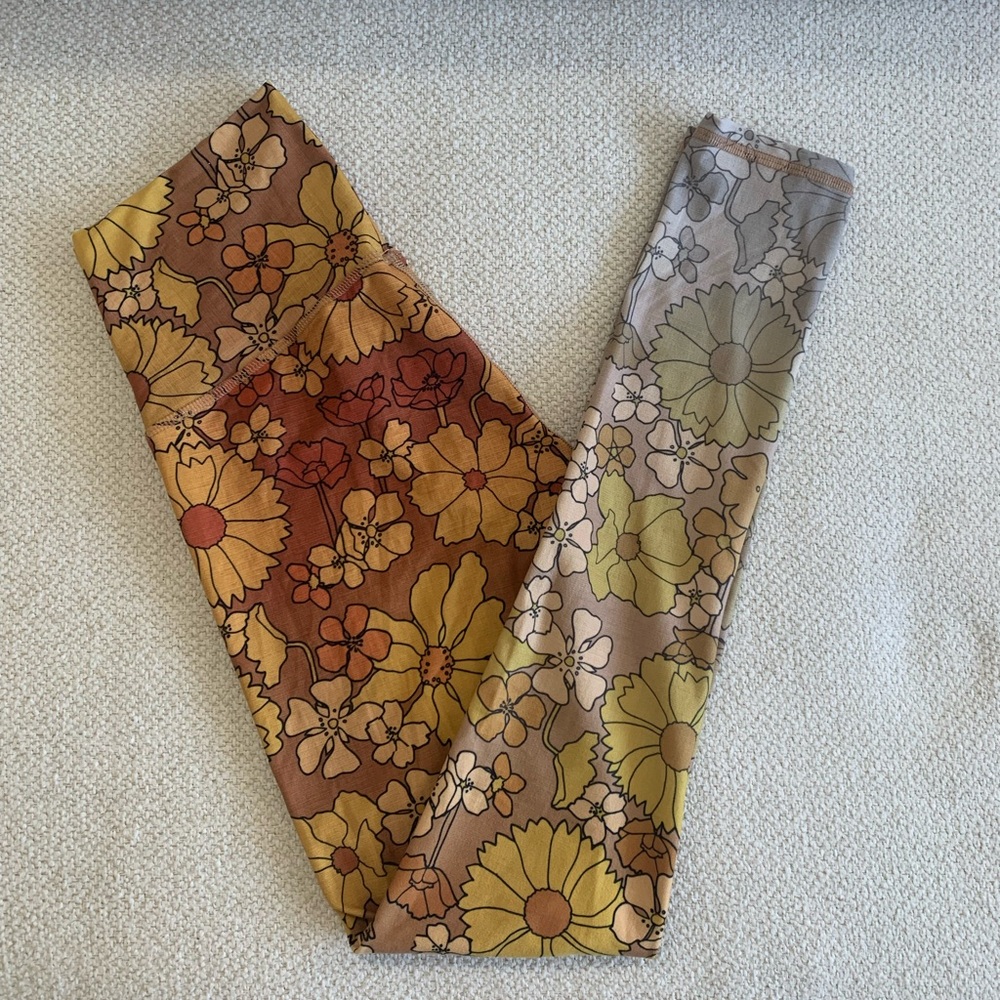 Niyama sol leggings Flowers full length EUC SIZE SMALL RESOLUNA LEGGINGS